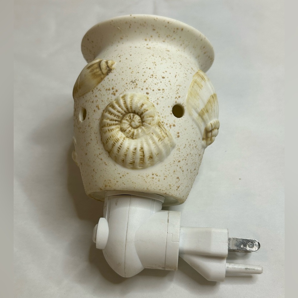Scentsy Plug In Night Light Wax Warmer Seashells Ocean Shells Nautical Retired